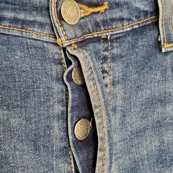 Levi's Premium Wedgie Button Fly Hi-Rise Jeans Size 18W Raw Hem Distressed - Picture 4 of 16